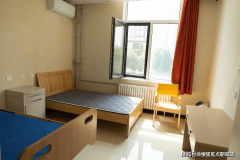 院内照顾专业结实：配备专职大夫、构成的医疗